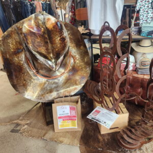 Hat_and_artwork